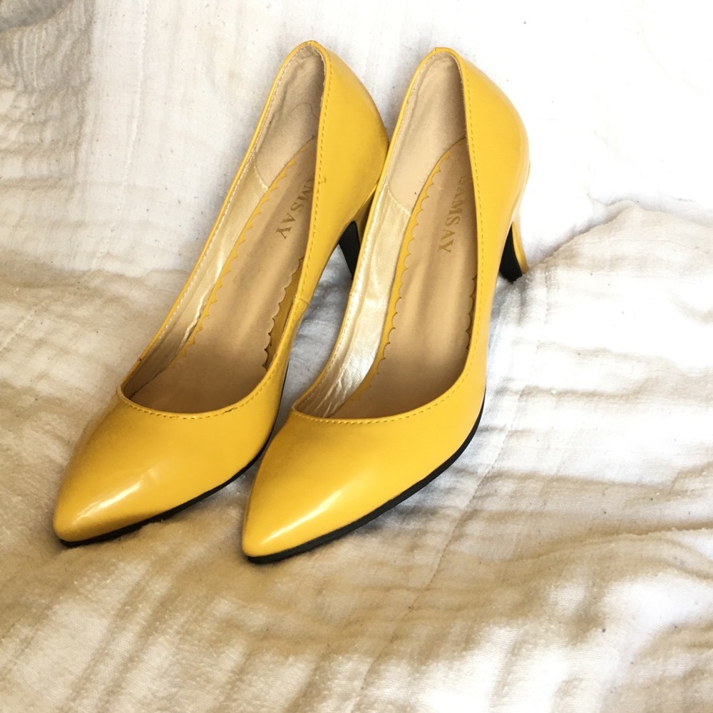 nwot Vintage Sunny Yellow Heels